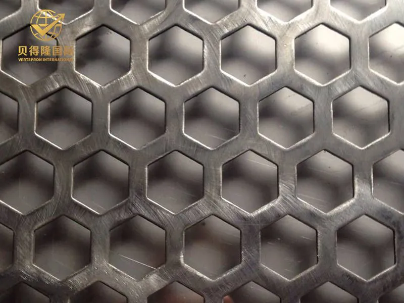 شبكة معدنية مثقبة