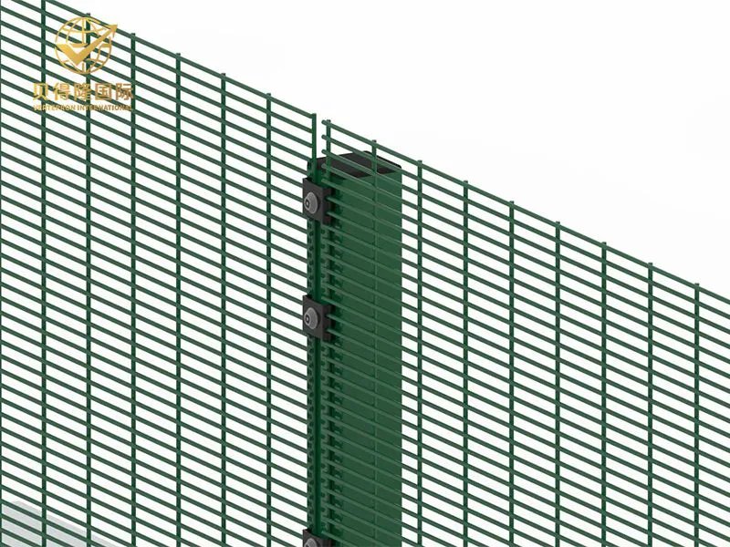 مكافحة تسلق سياج أمني عال