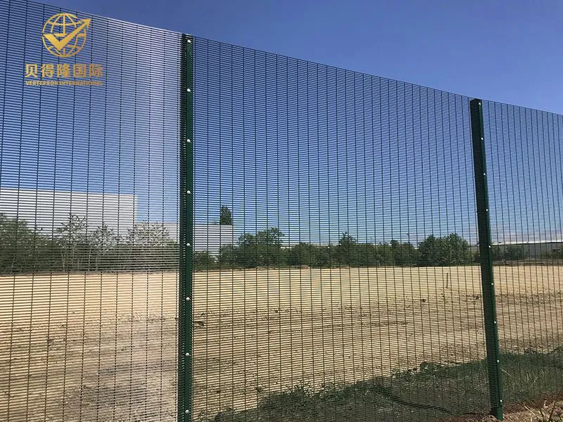 مكافحة تسلق سياج أمني عال