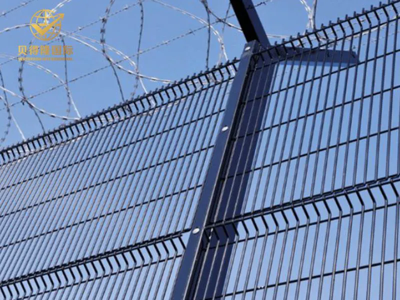 مكافحة تسلق سياج أمني عال