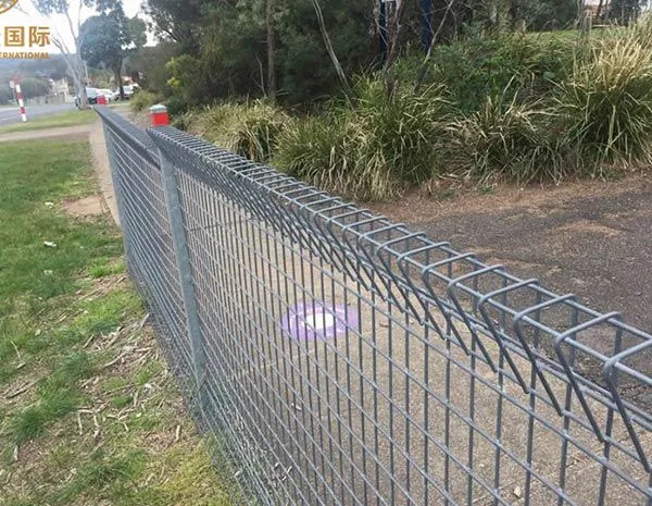 الساخنة انخفض المجلفن برك الانحناء أعلى السياج